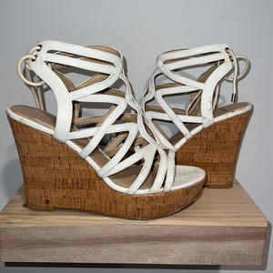 Guess‎ white wedges